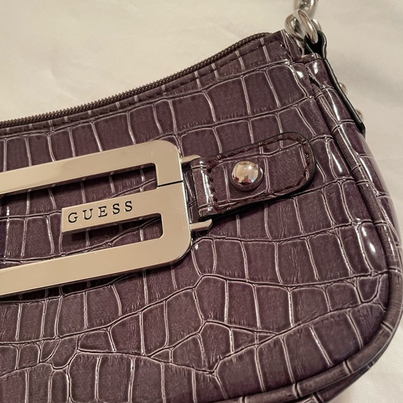 Like New Guess patent leather snake skin club bag/clutch. Purple. Early 2000s - Picture 4 of 5